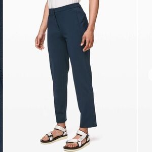 Lululemon On The Move Pant *Lightweight True Navy SZ 8